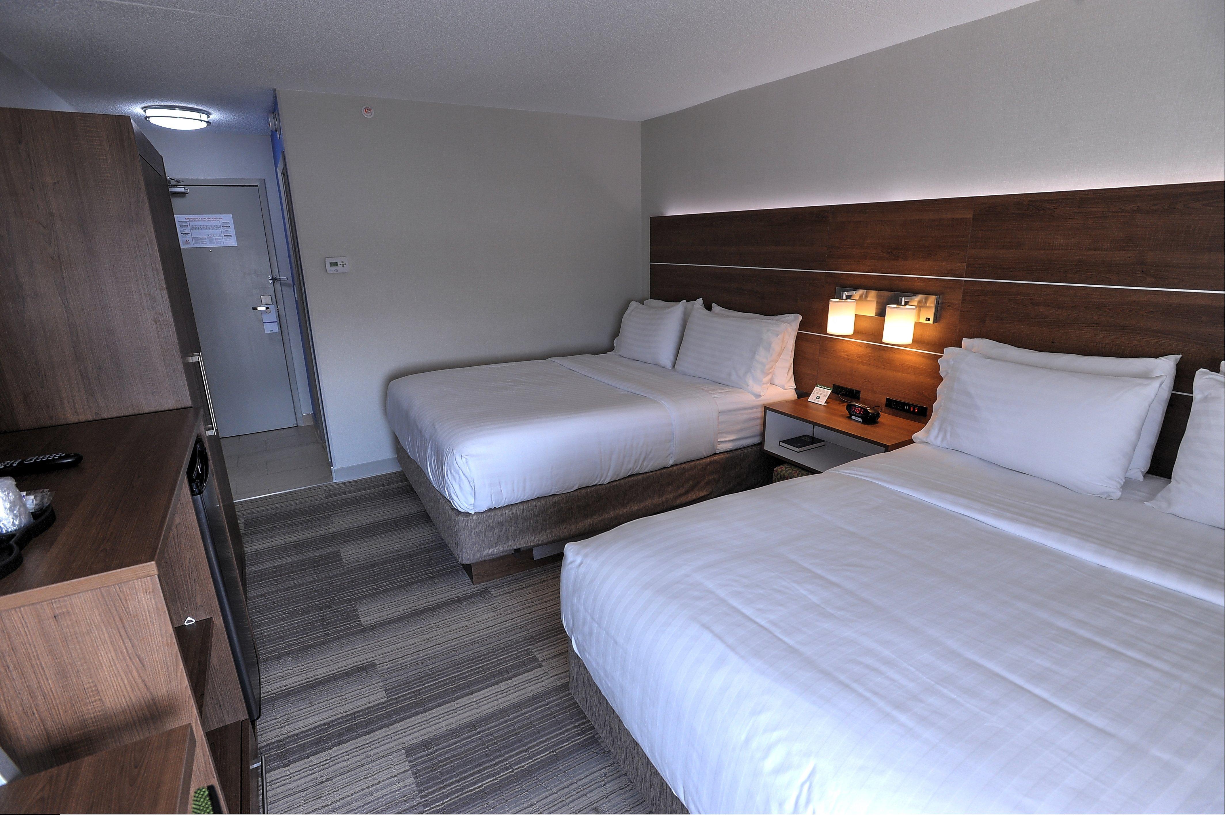 Holiday Inn Express & Suites Toronto Airport West By Ihg Миссиссага Экстерьер фото