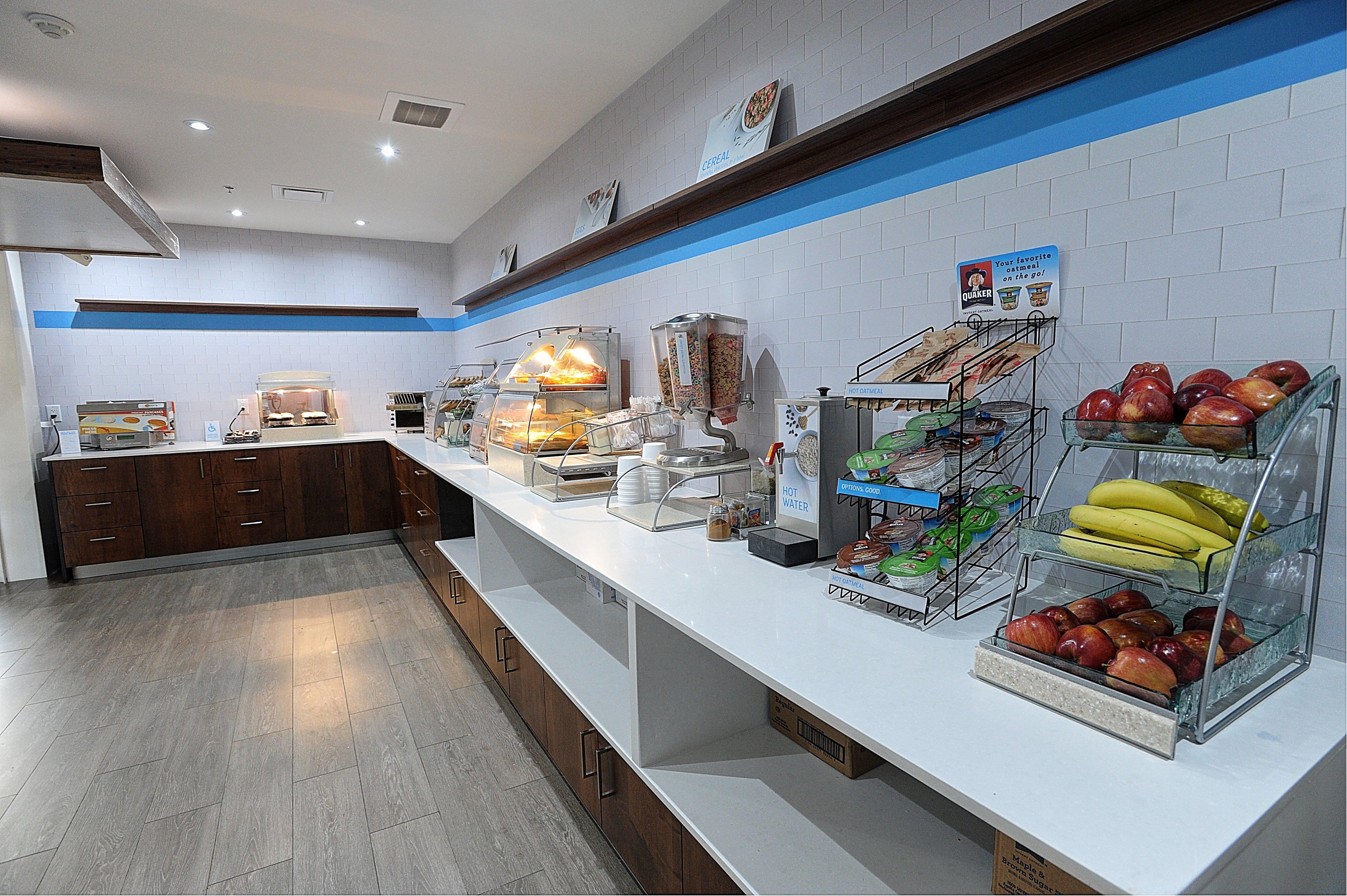 Holiday Inn Express & Suites Toronto Airport West By Ihg Миссиссага Экстерьер фото