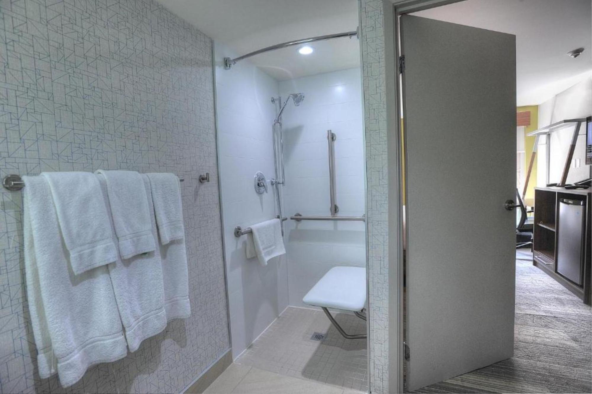 Holiday Inn Express & Suites Toronto Airport West By Ihg Миссиссага Экстерьер фото