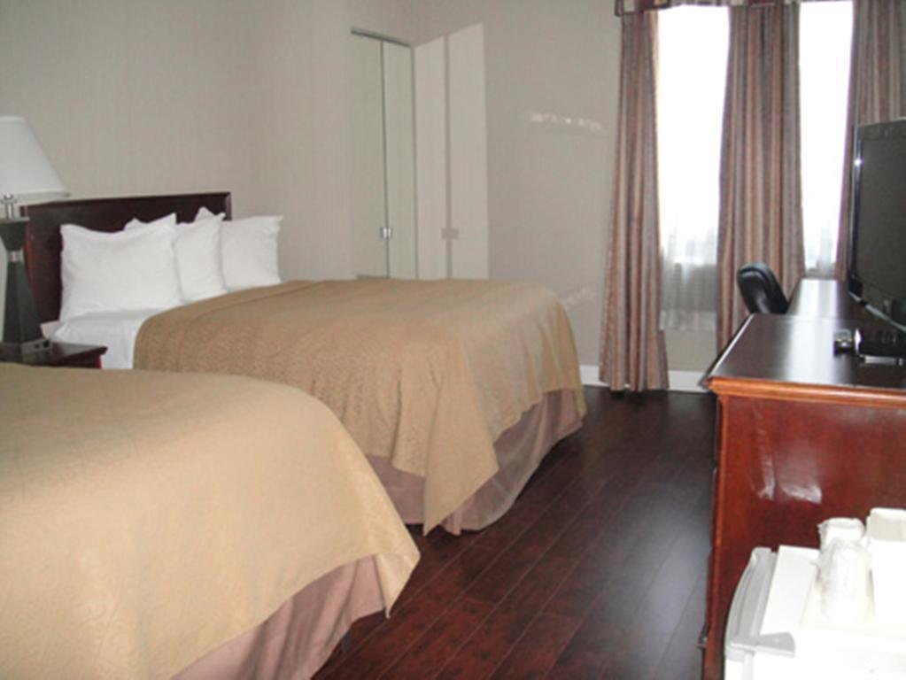 Holiday Inn Express & Suites Toronto Airport West By Ihg Миссиссага Экстерьер фото