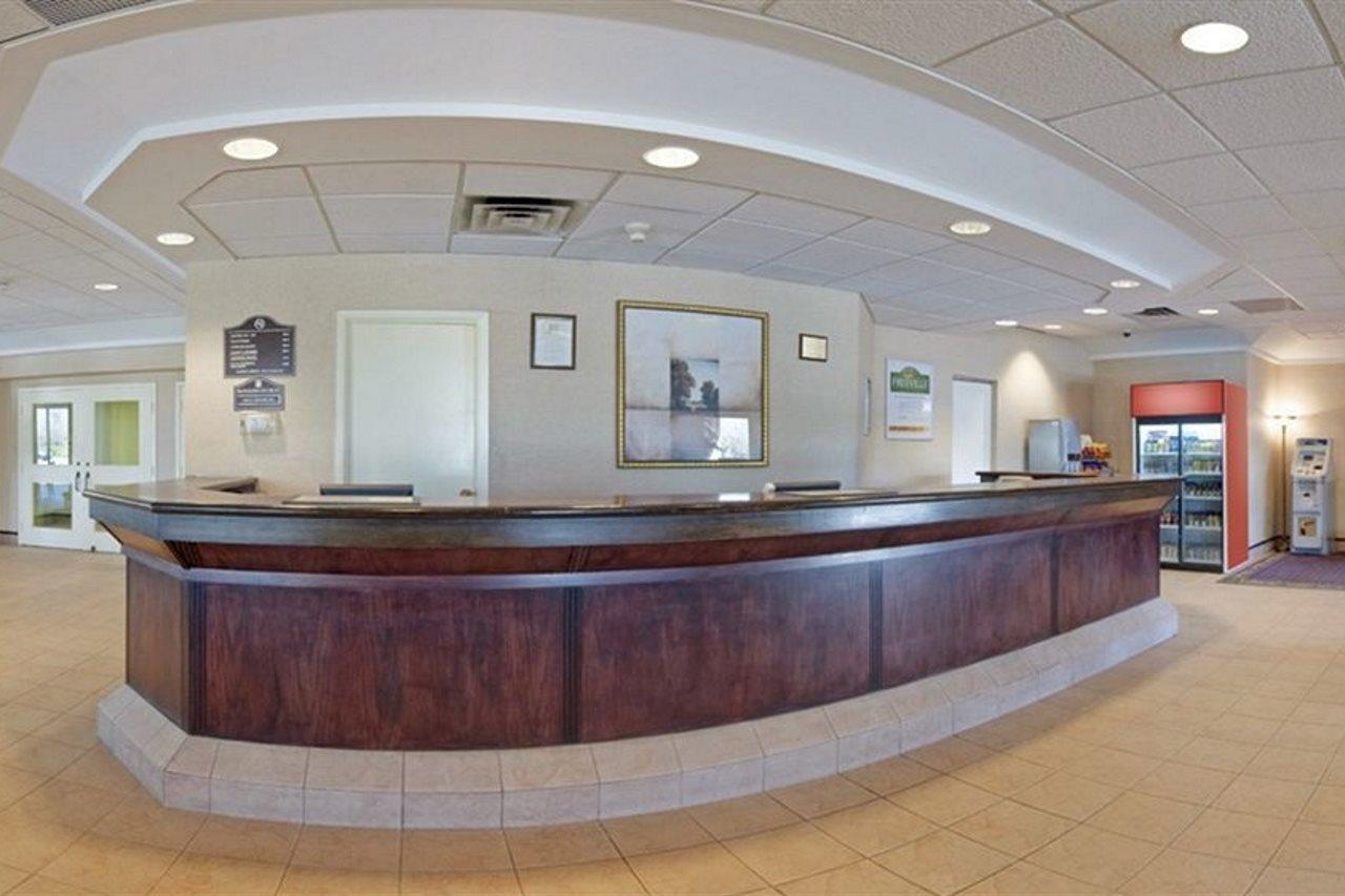 Holiday Inn Express & Suites Toronto Airport West By Ihg Миссиссага Экстерьер фото