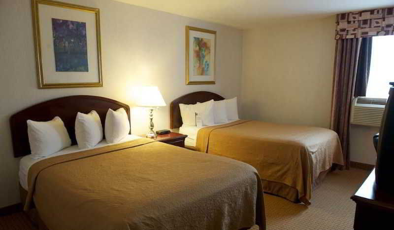 Holiday Inn Express & Suites Toronto Airport West By Ihg Миссиссага Экстерьер фото