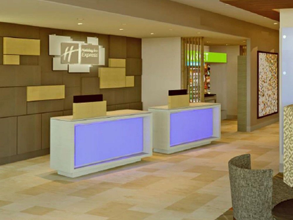 Holiday Inn Express & Suites Toronto Airport West By Ihg Миссиссага Экстерьер фото