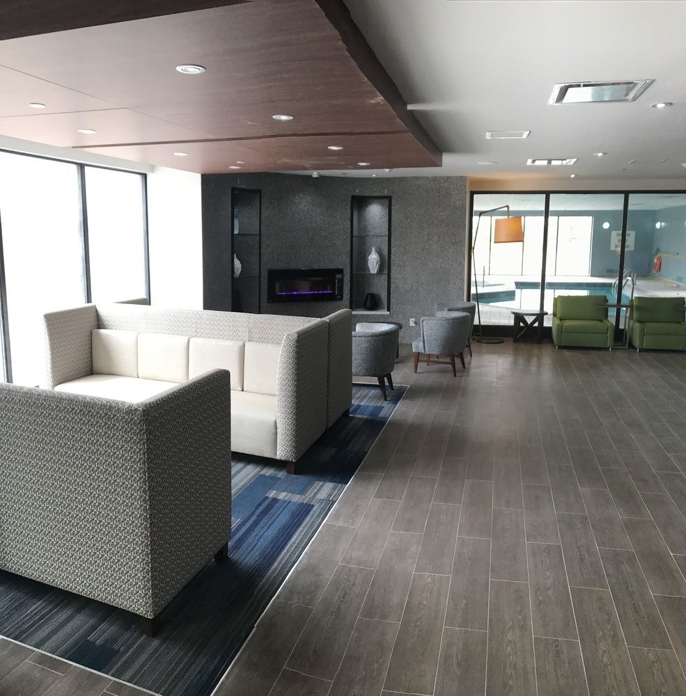 Holiday Inn Express & Suites Toronto Airport West By Ihg Миссиссага Экстерьер фото