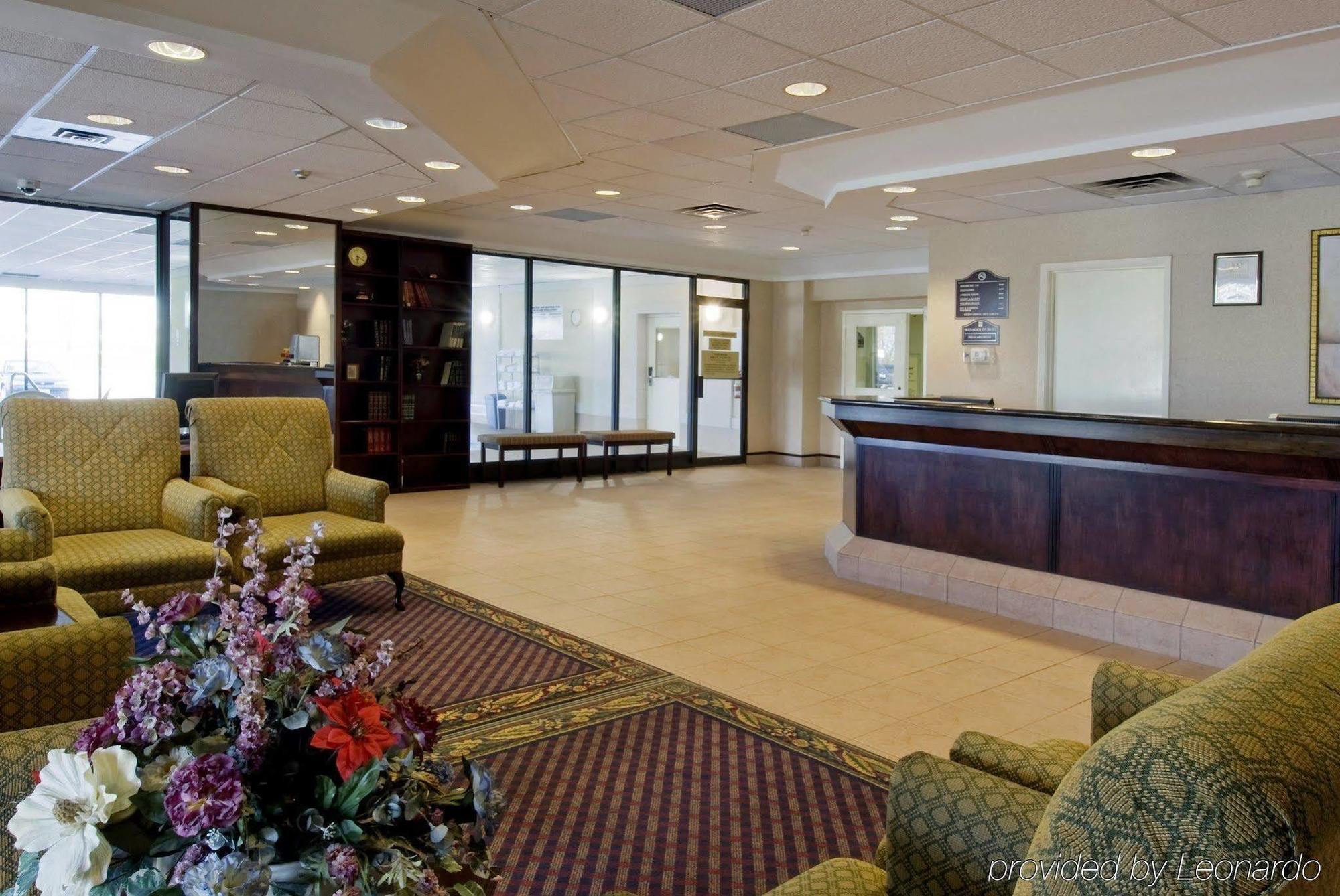 Holiday Inn Express & Suites Toronto Airport West By Ihg Миссиссага Экстерьер фото