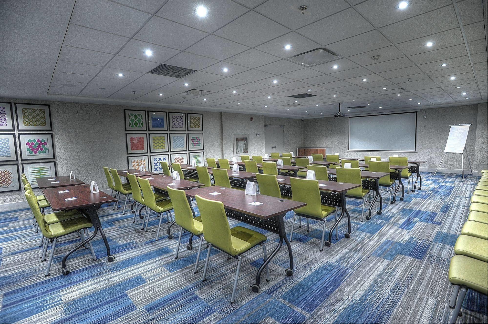 Holiday Inn Express & Suites Toronto Airport West By Ihg Миссиссага Экстерьер фото